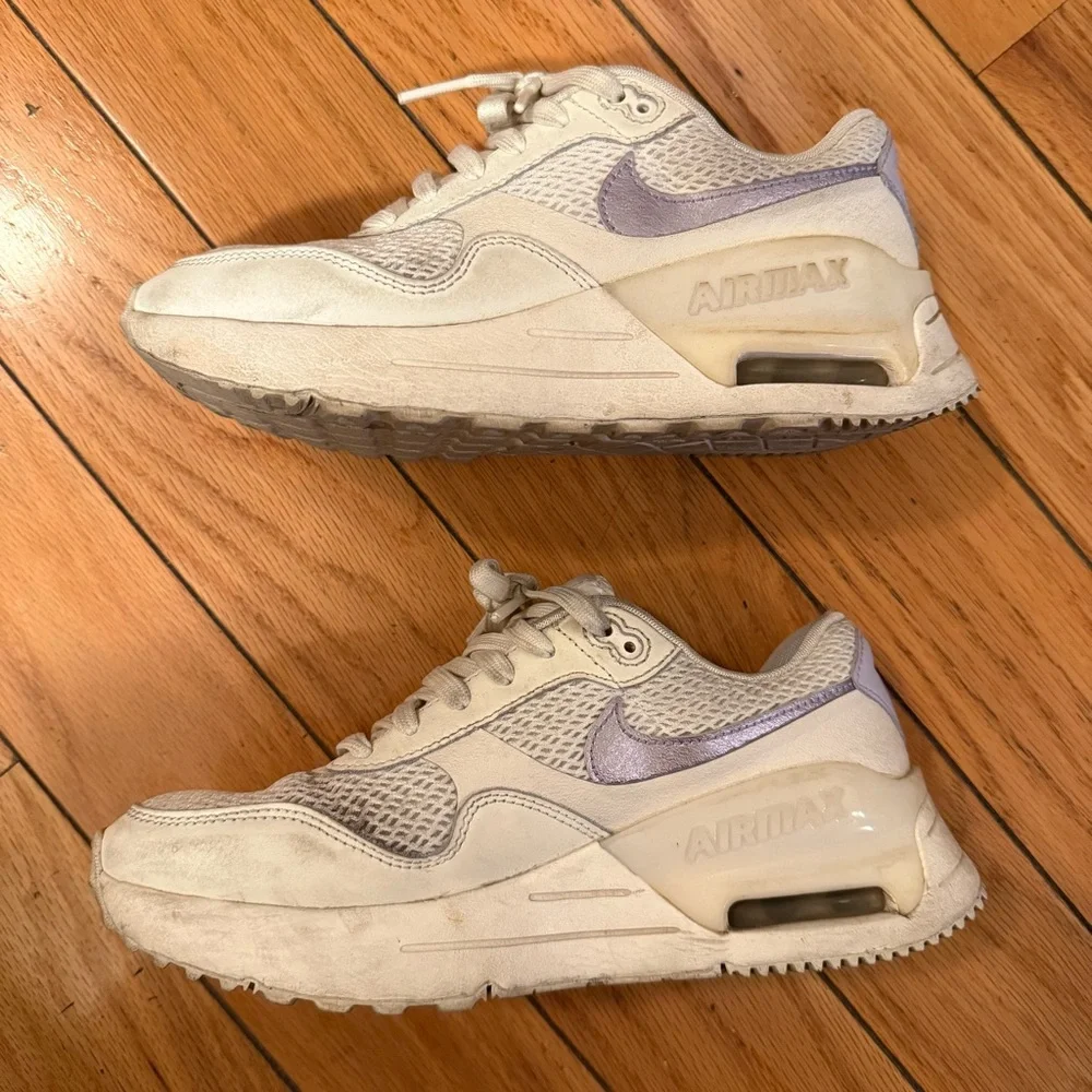 Nike Women's Air Max SYSTM sz 6 White/Metallic purple